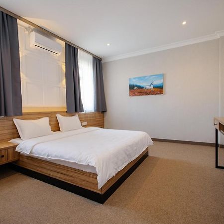 281 Hotel Bişkek Dış mekan fotoğraf